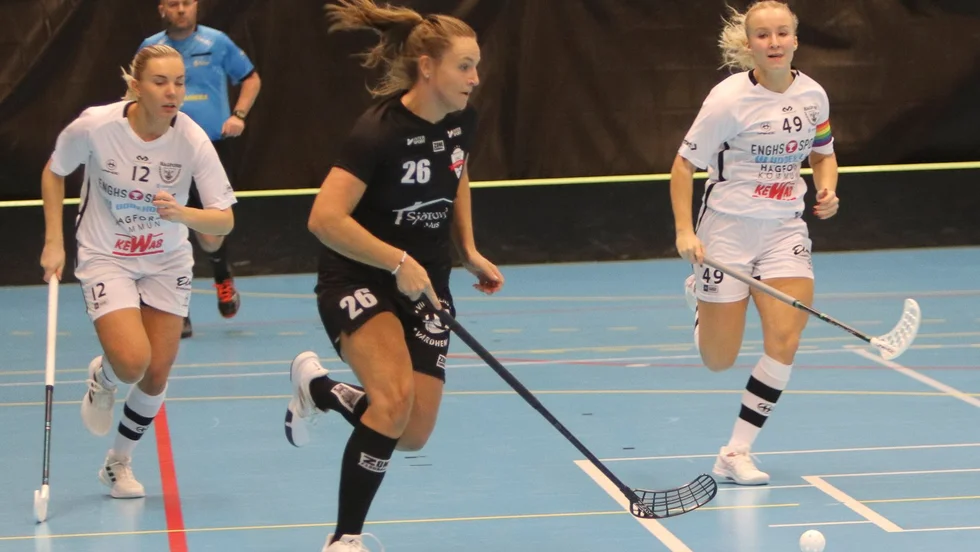 Sara Anteryd och FBC kan säkra en plats i SSL-kvalet i helgen. Men oavsett resultat är det klart att spelaren från Tidaholm spelar med FBC även nästa säsong.