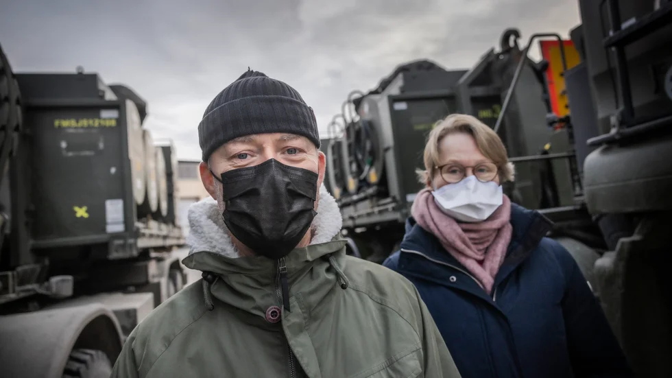 Fredrik Malmerfeldt är verksamhetschef för försvarshälsan på Visby garnison. Monica Eneholm är läkare vid Försvarsmakten.