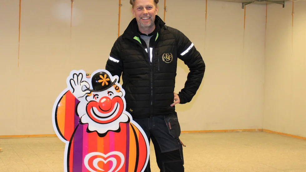 "Man jobbar och jobbar och det känns som att inget händer och helt plötsligt händer allt när man får på färg och golv", säger Jerker Ekelund som startar upp glasscafé Magasin 5.