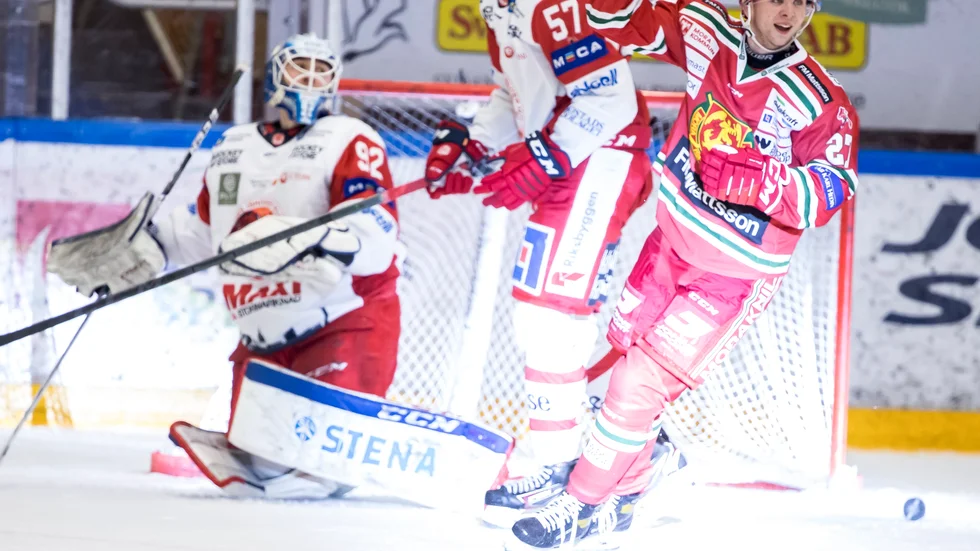 Talangen Isak Rosén jublar efter att lagkamraten Kristoffer Gunnarsson skickat in 1-0 med sex minuter kvar.