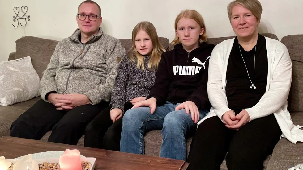 Pelle och Elisabet Hedström är tillsammans med barnen Hanna och Jonatan ett av fem hushåll i Skellefteå som är med och tävlar i Minimeringsmästarna.