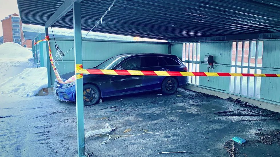 Natten mot måndag brann det i en carport på Degerbyn.