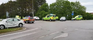 Bilar i krock i korsning