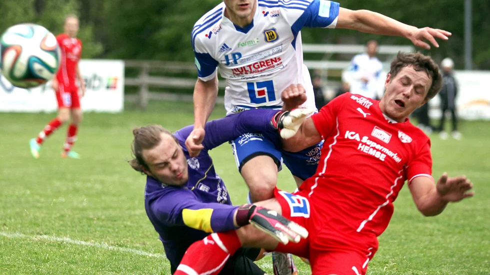 Malcon Pehrsson under en match med Dalhem mot FG. Nu gör 34-åringen comeback, men i Levides färger.