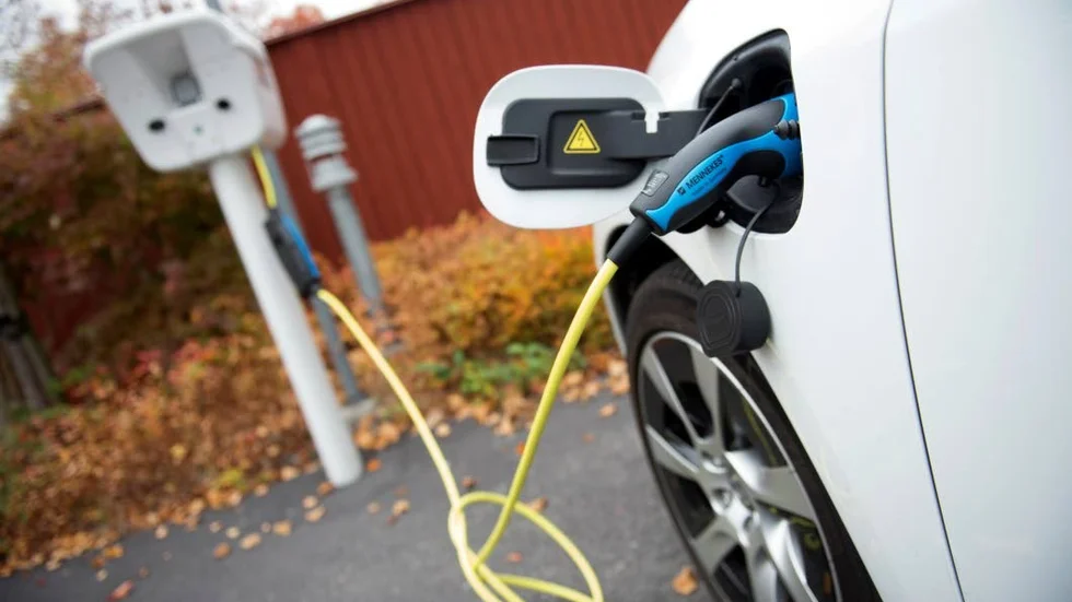 


Dagens debattörer är politiker från Miljöpartiet. De räknar upp en lång rad åtgärder och insatser som ingår i det så kallade "klimatklivet"; däribland laddstolpar längs vägarna. 



