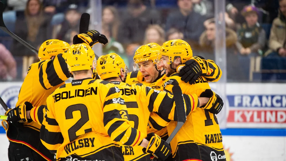 Joakim Lindström var med sitt hattrick den starkast lysande stjärnan mot Färjestad.