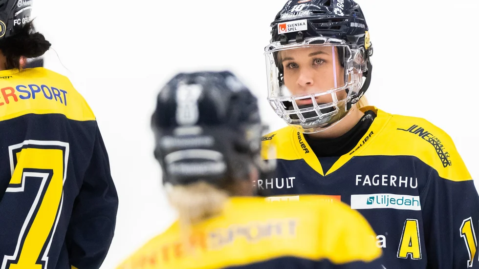 Ebba Berglund bröt kontraktet med Luleå Hockey och gick till HV71. Under söndagen kom utdelningen när hon var med och sänkte sin gamla klubb.