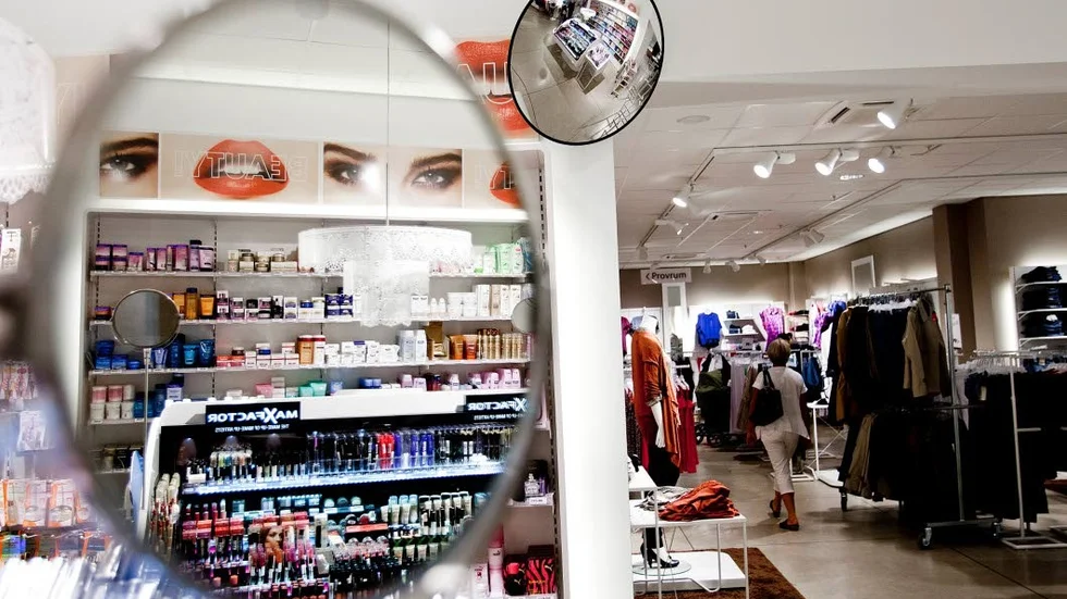 Mascaror värda öv er 10 000 kronor har stulits från en butik i Tuna Park.