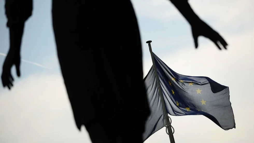 Konflikten inom EU gällande flyktingmottagandet har att göra med diskussionen om hur Europa bäst kan ta emot samt anpassa flyktingar, skriver Edward Sevume.