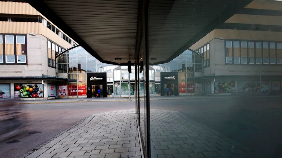 Ungdomlig pensionär är orolig över att inget görs för att stoppa våldet i Eskilstuna.