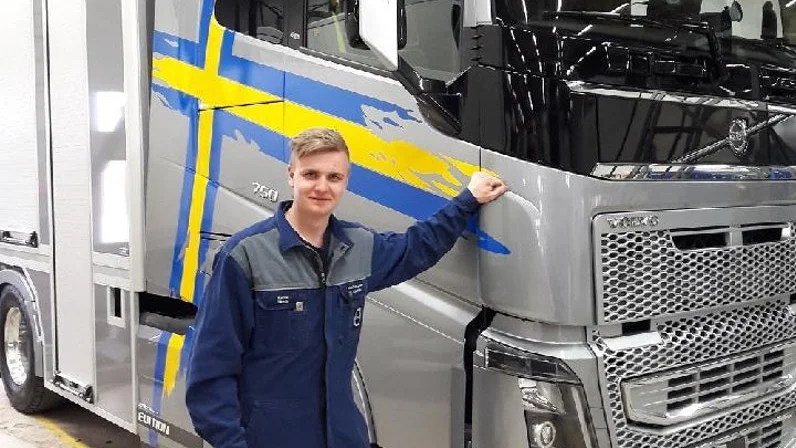 Marcus Friberg, 21, från Trosa, ska tävla i yrkes-SM i lastbilsteknik.