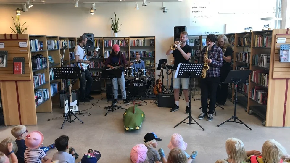 Det var fullt hus på biblioteket i Gnesta när bandet Dragonhead premiärspelade.