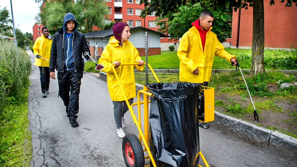 Skribenterna uppmanar Uppsala kommun att höja sommarjobbslönerna.