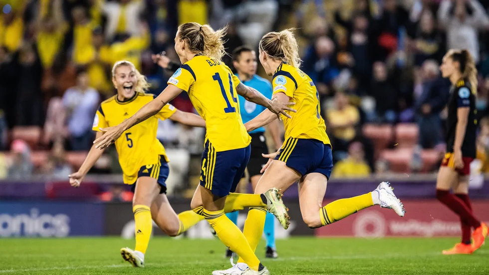 Sverige är vidare till semifinal mot värdnationen England på tisdag. 
