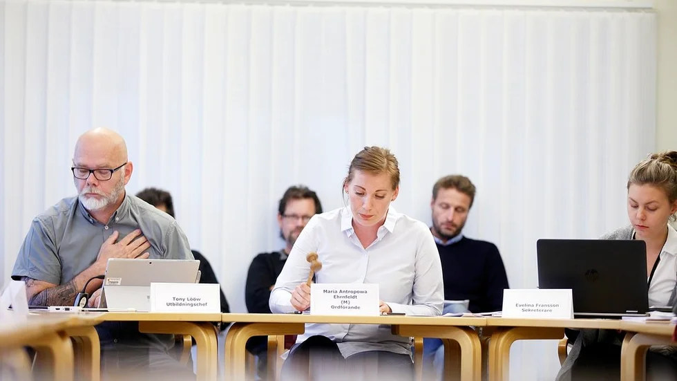 Utbildningschef Tony Lööw, nämndens ordförande Maria Antropowa Ehrnfelt (M) och sekreteraren Evelina Fransson.