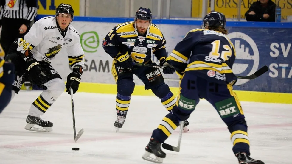 Förre Åkersspelaren Stefan Gråhns Södertälje förlorade fredagens träningsmatch mot Vita Hästen i Åkers ishall.