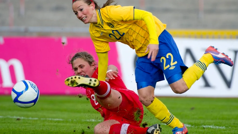 Shannon Woeller har gjort 20 A-landskamper för Kanada, bland annat mötte hon Kosovare Asllanis Sverige 2012 då den här närkampen ägde rum. Nu är mittbacken Woeller klar för Eskilstuna United.