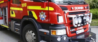 Larm om brand i lägenhet – skarvdosa fattade eld