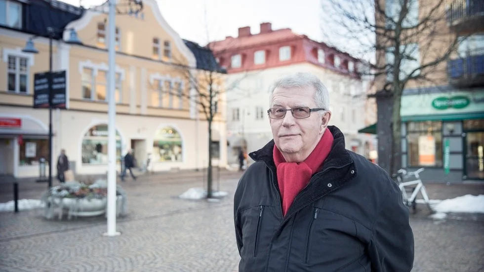 Lasse Westerdahl har rört sig som fisken i vattnet i både yrkesliv och på fritiden. Det ena har lett till det andra, och Lasse har massor att berätta. "Intresse och fallenhet för att organisera grejer. Jag hatar det här att sitta i långa möten", förklarar han sin förmåga att tvinna trådar i avancerade arrangemang.