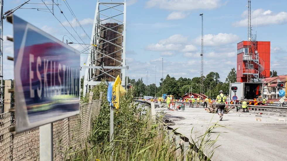 Vid midnatt stängdes Kvicksundsbron av för trafik. Bron kommer att vara stängd under fyra veckor på grund av reparationsarbeten.