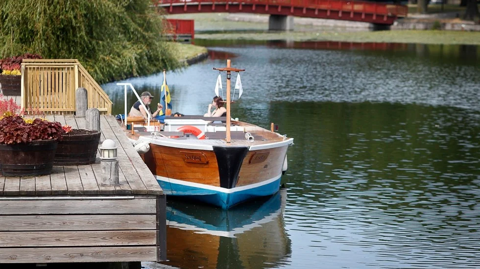 Kanalbåten S:t Olof under sitt uppehåll vid Nybron i Eskilstuna.