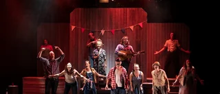 Gnestaregissör och Trosaskådis levererar i helgjuten musikal