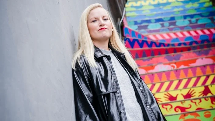 Kim Silow Kallenberg får, trots en tredjeplats på listan, FI:s enda mandat i Gnestas kommunfullmäktige. "Det var lite överraskande, men roligt såklart", säger hon.