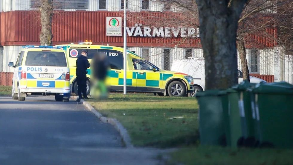 En cyklist och en bilist var inblandade i en olycka på Björksgatan i Eskilstuna vid lunchtid på fredagen.