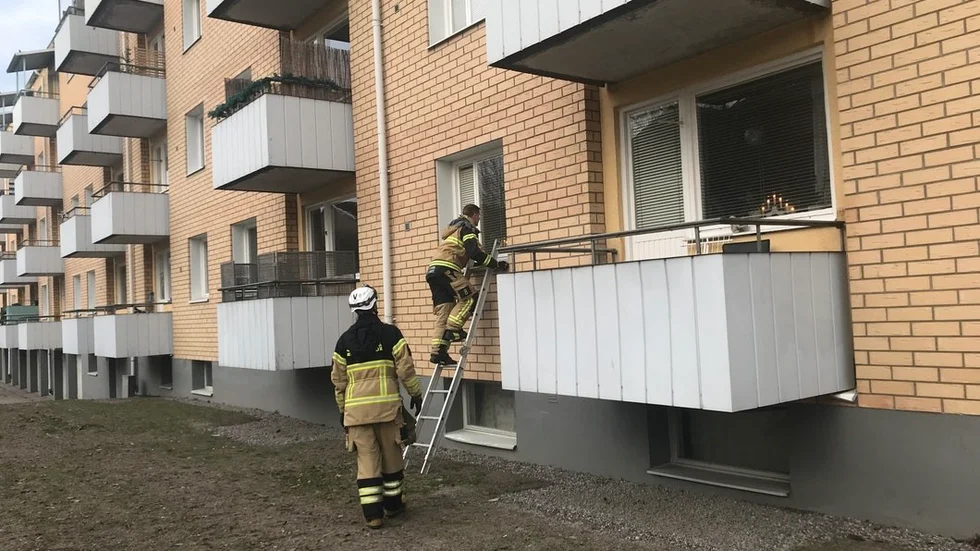 Räddningstjänsten kunde konstatera att en torrkokning utlöst brandlarmet i lägenheten.<<<<