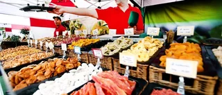 Matmarknad lockar många till Fristadstorget