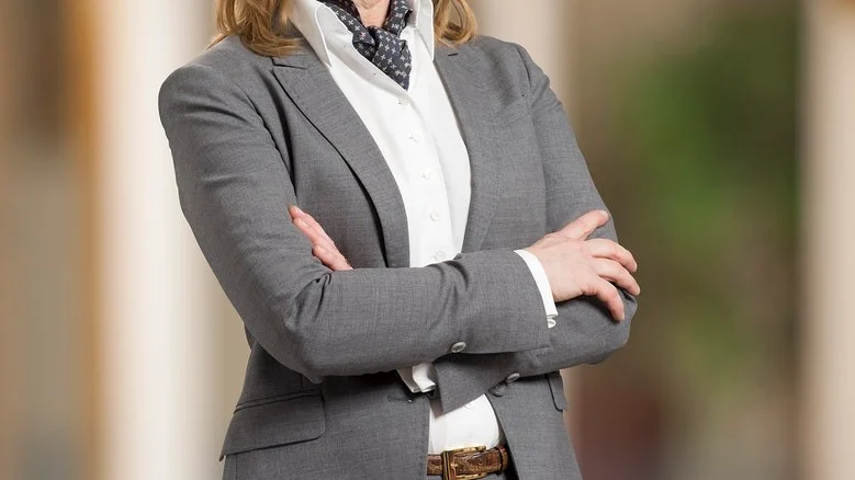 Åsa Arffman, penningtvättexpert på Svenska bankföreningen, kan förstå att kunder känner sig utpekade. Hon menar ändå att bankerna inte har tillgång till information för att minska riskerna för penningtvätt på annat sätt än att fråga kunderna.