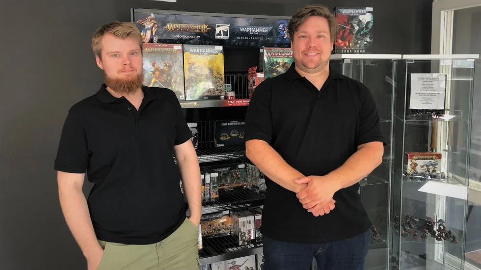 Oscar Håkansson och Marcus Grindberg har öppnat figurspelsbutiken "Hobbypunkten" i Grillby. 
