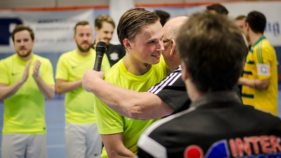Erik Risberg spelar i City men var i februari med när Strängnäs Futsal tog hem ST-cupen.