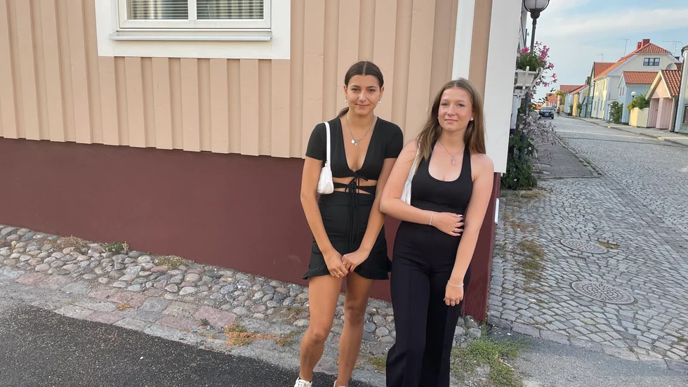 Ariana Jusic och Izabella Karlsson är väl medvetna om den nya regeln som nu börjar gälla.