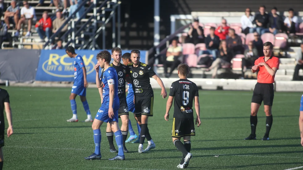 Adin Bukva var högst bidragande till att Smedby tog tre planenliga hemmapoäng mot Värmbol. Toppstridande Norrköpingslaget kan lägga en riktigt stark vårsäsong till handlingarna. 