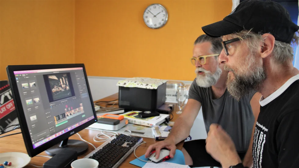 "Film är ganska nytt för oss", säger Daniel Carlberg och Christer Engström som börjar med en 25 minuter lång pilotfilm om Elof Ericsson. Den har premiär på lördag och är huvudnumret i Brukskulturs sommarutställning. Senare ska filmen klippas för en länge version med siktet ställt på att den ska sändas i någon TV-kanal, helst SVT. 