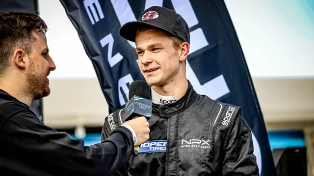 16-åriga Casper Jansson vann premiären av Nitro rallycross på Lyden Hill i England