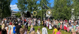 BILDEXTRA: Solig midsommarafton i Badhusparken