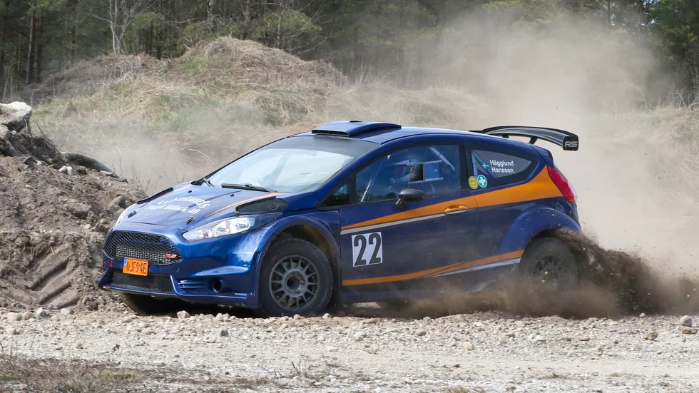  Lars-Åke Hägglund och Rasmus Hansson hade bra fart på sin 4wd-Ford, det blev seger i Hejdespecialen.