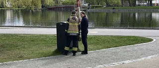 Rökutveckling från soptunna – använde vattenkanna