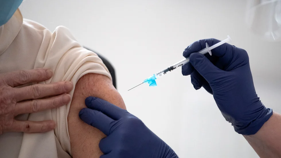 Bristen på vaccin gör att omprioriteringar måste göras och vissa vaccinationer skjutas på framtiden.