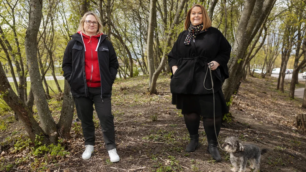 Pandemin har blottat stora brister inom äldreomsorgen. Nu ska satsningar göras för att vända den utvecklingen. På bilden Helena Ersson från Kommunal och Eva Christiernin (S).