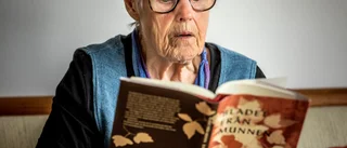 TV: Se när Elsie Johansson läser ur sin nya bok