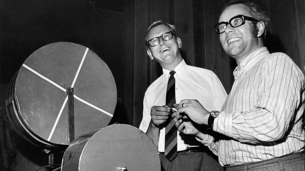Berndt Friberg och Carl-Uno Sjöblom var programledare för Vi i femman i tv för länge, länge sedan. Programmet startade redan 1963.