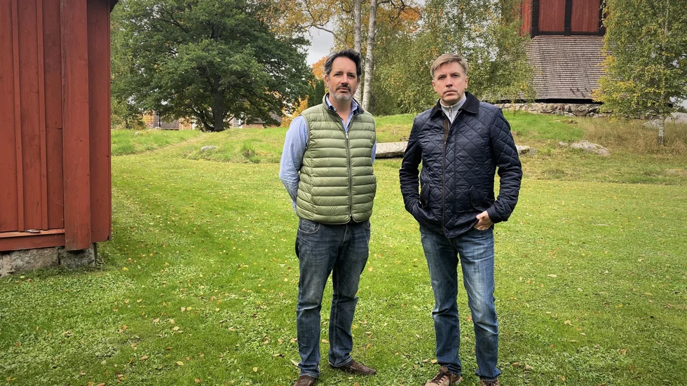 "Det känns helt obegripligt att en bergtäkt ska vara så nära en ganska speciell miljö" säger Guy Dammann, till vänster. Till höger Peter Liljenstolpe.