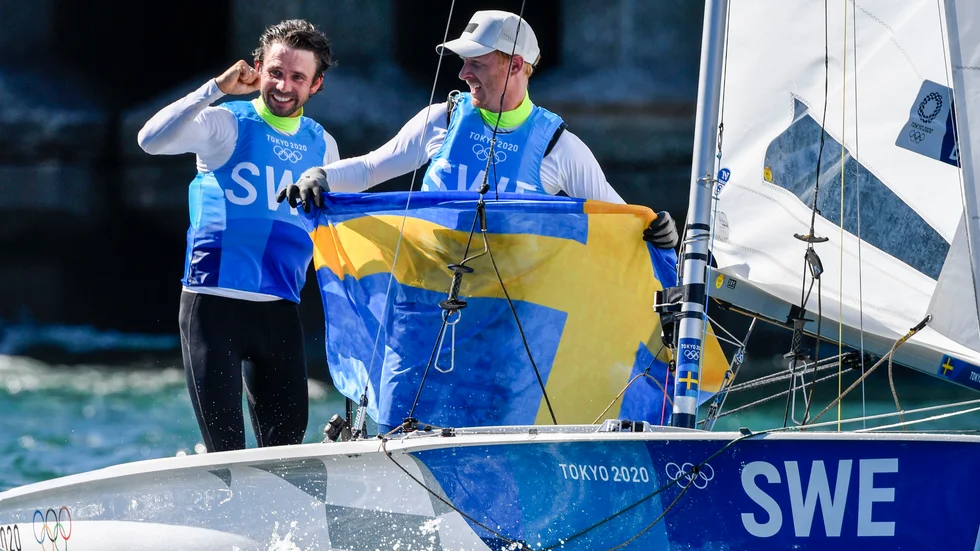 Anton Dahlberg, till vänster, och Fredrik Bergström tog OS-silver i seglingens 470-klass i Tokyo i somras. Arkivbild.