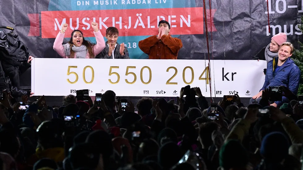 Musikhjälpen brukar samla mängder av människor utanför glasburen när veckan avslutas. Bilden är från Lund 2018 då över 50 miljoner kronor samlades in.