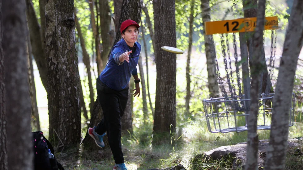 SM i frisbee. Nilofar Mossavar Rahmani från hemmaklubben vann totalt i allroundklassen.