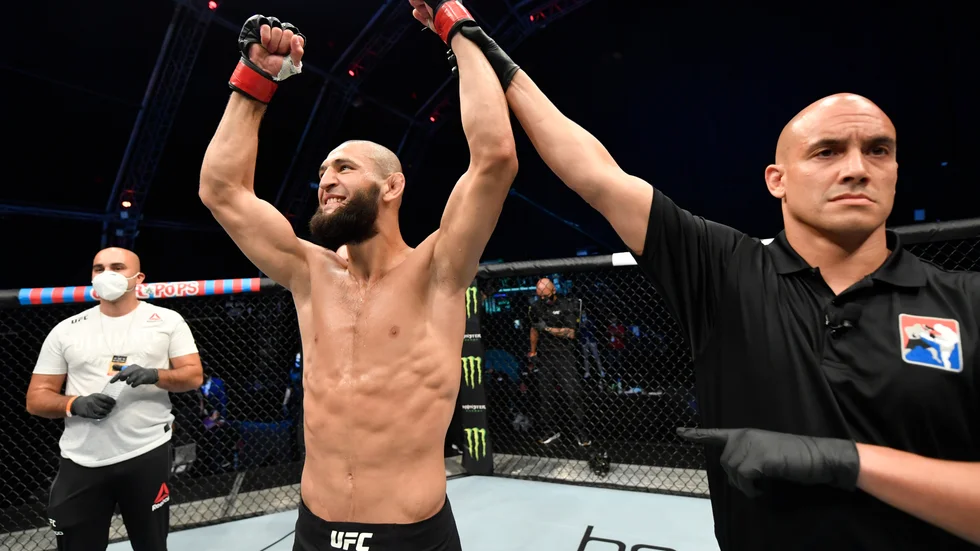UFC-stjärnan Khamzat Chimaev (bilden) hyllar Luleåfightern Tobias Harila.