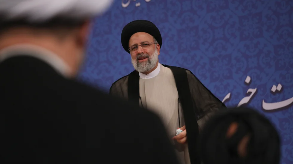Ebrahim Raisi, Irans nytillträdde president, vid en pressträff i juni. Han sade då bland annat att han inte kommer att träffa USA:s president Joe Biden eller delta i samtal om Irans stöd till miliser i regionen.